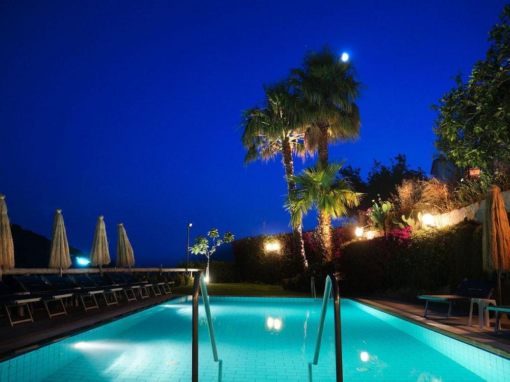 Hotel La Luna 이스키아 외부 사진